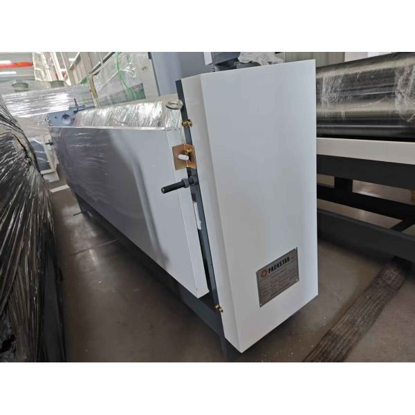 2000 Model Manual Gluing Machine Flute Laminating Machine For Corrugated