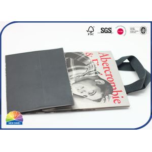 210gsm Matte Lamination Coated Paper Bag Embossing Customized Logo With Handle