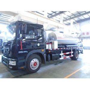 China SINOTRUK Asphalt Construction Equipment Bitumen Sprayer Truck 0.5-3.0 L/M3 Spraying Volume on sale