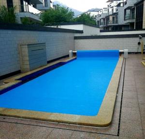 China PC 8X4M Automatic Swimming Pool Cover With A Roller on sale