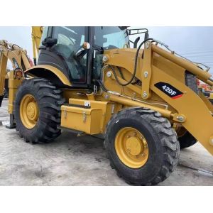 Second Hand 420 Loader with 379L Fuel Capacity 3.3M Bucket Low Mileage