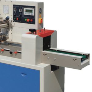 Fully automatic hardware toy accessories packaging machine disposable mask