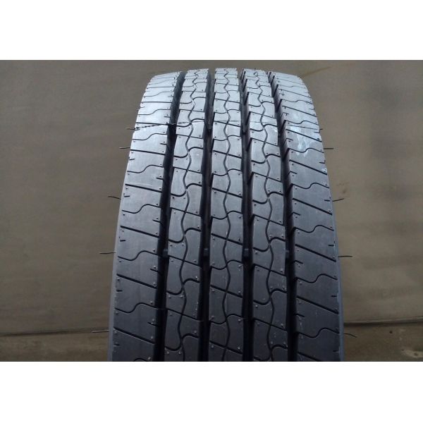 Quality Urban Buses / Travel Coach Tires 10R22.5 Closed Outboard Shoulder Design wholesale