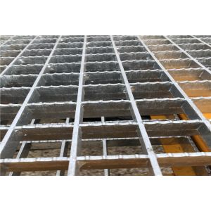 China Industrial Welded Plain Type Serrated Bar Hot DIP Galvanizing Steel Structure Grating For Stair Tread on sale