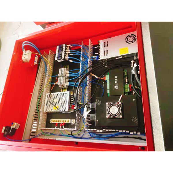 Cypcut Control System Handheld Laser Welder for Portable Fiber Welding at 1080nm Wavelength