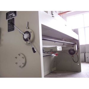 Swing Beam Sheet Metal Shearing Machine CNC System 6 Mm Cutting Thickness