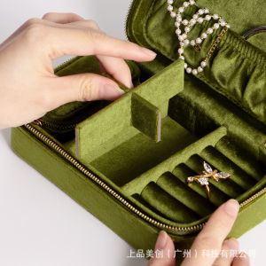 Green Velvet Jewelry Box Custom Gift Box Durable With Metal Lock