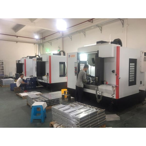 Professional Customized Large Aluminum Extrusion Heatsink with Heat Pipe 8