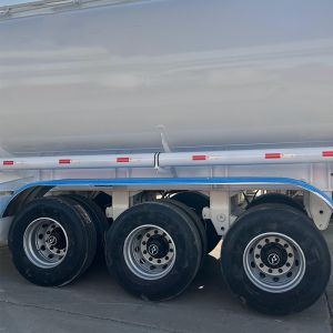 3 Axle Carbon Steel Tank Semi Trailer with 45 000 Liter Capacity and 5 Optional