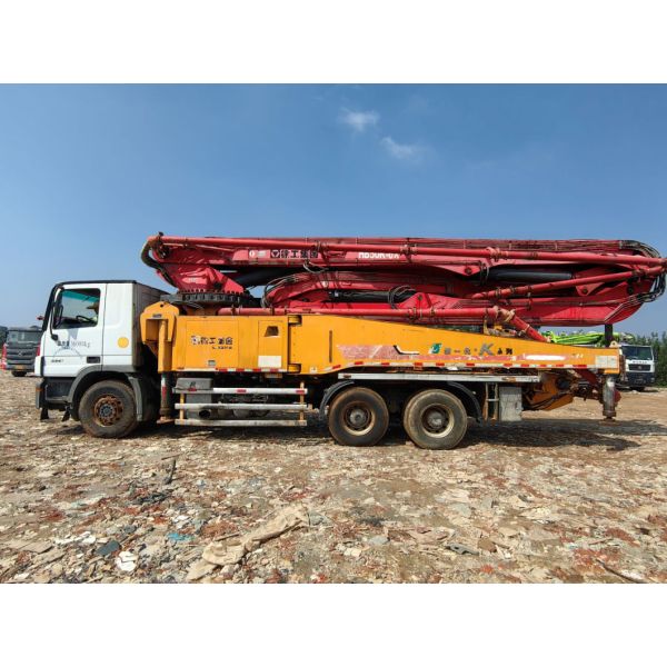 2014 Used Xg 50-Meter Concrete Pump Truck Benz Chassis with Feeding Height 1400mm