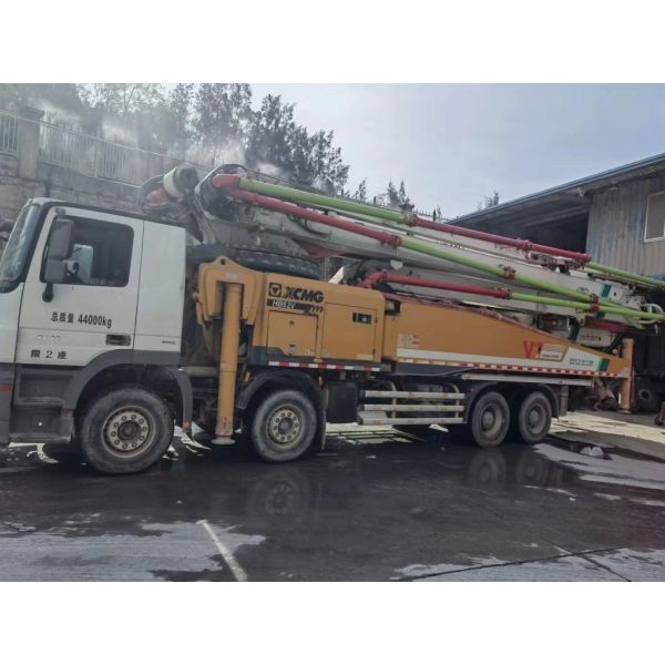 2019 Xg 58m Benz Used Heavy Equipment Concrete Boom Pump for Construction in Orange