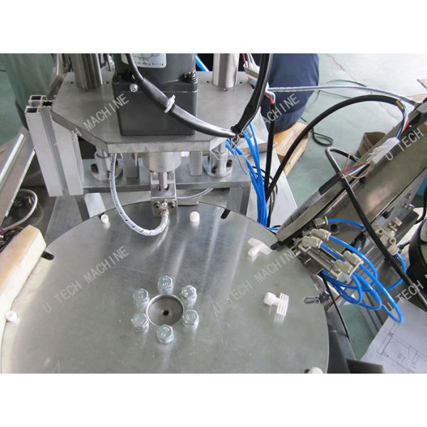 Aluminum Alloy Cap Assembly Machine / Flip Top Lid Closing Machine Full