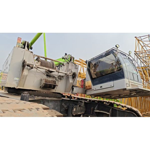 Extremely Efficient ZCC2600 260 Ton Mobile Hydraulic Crawler Crane Heavy Lifting Equipment