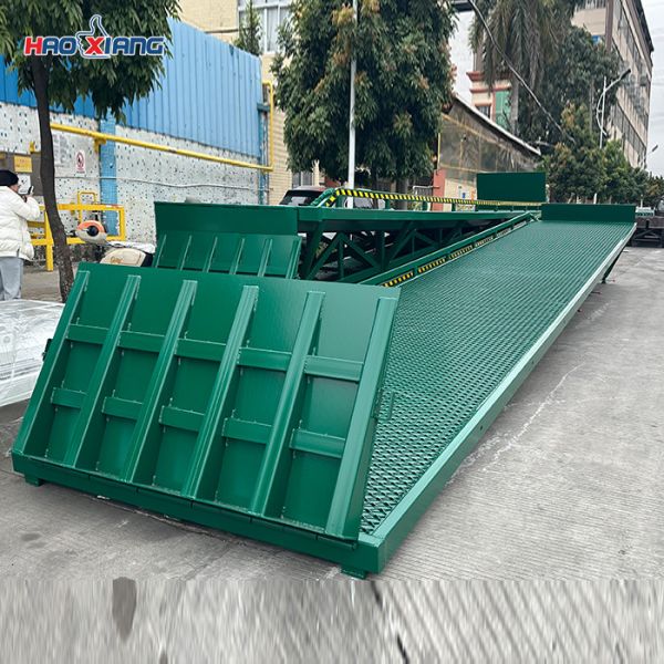 Quality 4m Width Mobile Loading Dock Ramps Portable Unloading Dock For Warehouse wholesale
