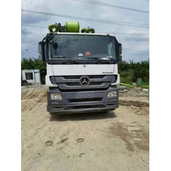 2019 Zoomlion 63m Concrete Pump on Benz Used for Smooth and Accurate Concrete