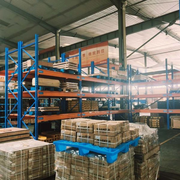 Heavy Duty Pallet Racks Depth and Number Of Levels Tailored to Your Storage Needs
