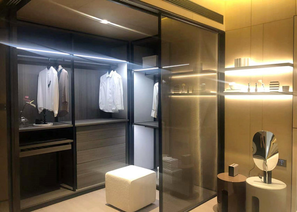 Quality High Metal Glossiness Metalspurc Glass With Mesh Interlayer wholesale