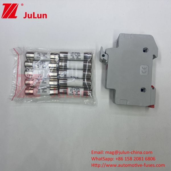 Quality 10A-63A PV Fuse For Solar PV Installation 32A 10X38mm 1000V DC Din Rail Fuse Holder With Light For Solar System wholesale