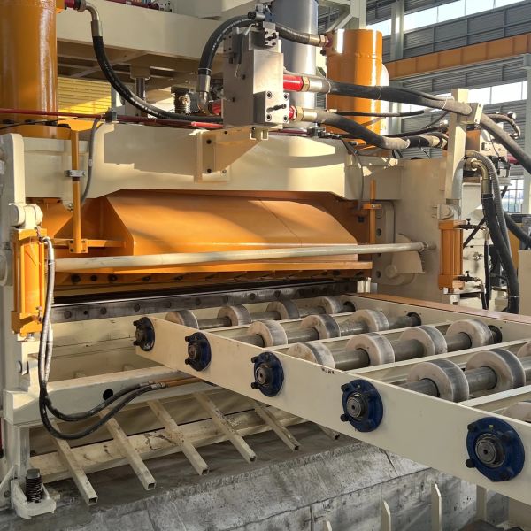 Video outgoing-inspection for steel coil cutting machine Uncoiling leveling and