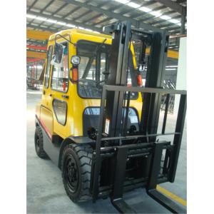 Free Lifting 3T Diesel Forklift With Cab Two Stage Three Stage Mast Yellow