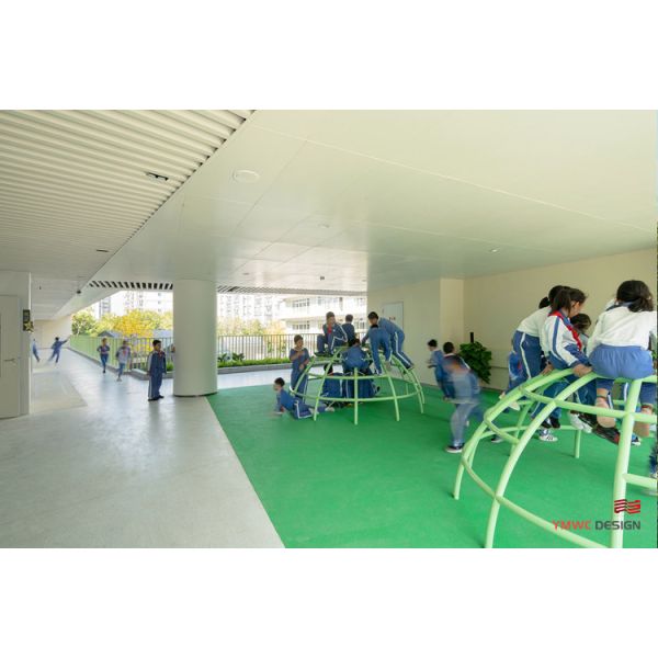 2 color Print Method Outdoor Square Amusement Facilities with Europe Regional Feature