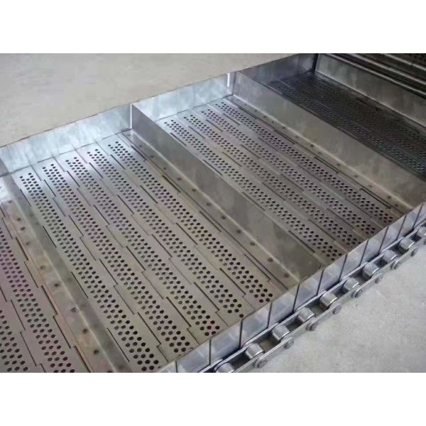 Perforated Plate Conveyor Belt High Carbon Steel Protection Baffles Width 300