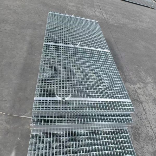 Quality 30mm Pitch anti   rust steel grating Bright Surface Smooth Welded wholesale