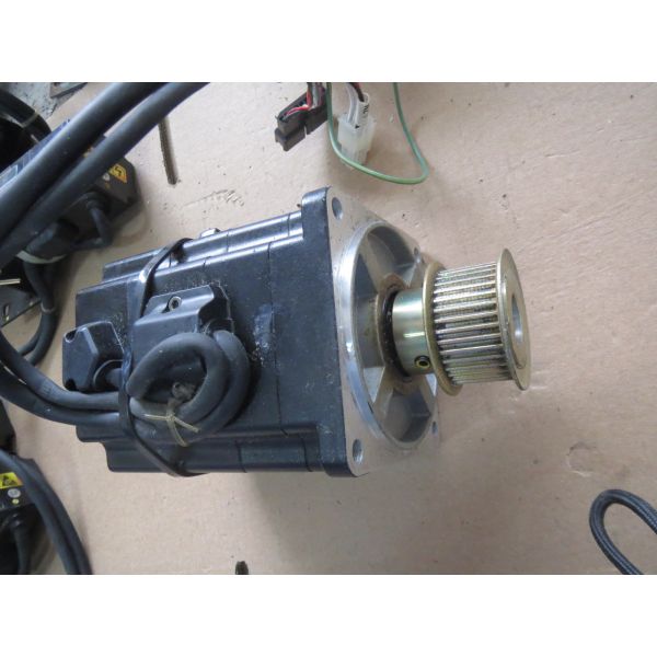 Black Smt Assembly Line Original Sanyo Servo Motor P20B13500 FXSH1E / P50 B07030DXS4E