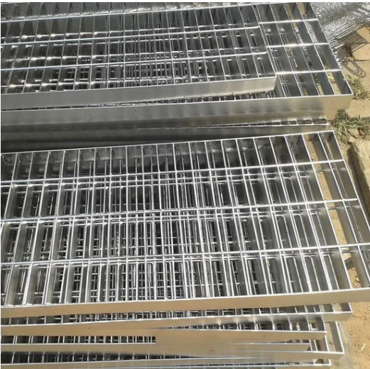 Hot Dipped Galvanized Steel Grating with 20 x 3 to 100 x 10 Bearing Bar and 38mm Cross Bar Pitch