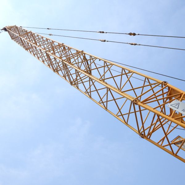 Safe And Reliable 220T compact crawler crane Used In Natural Gas Industry