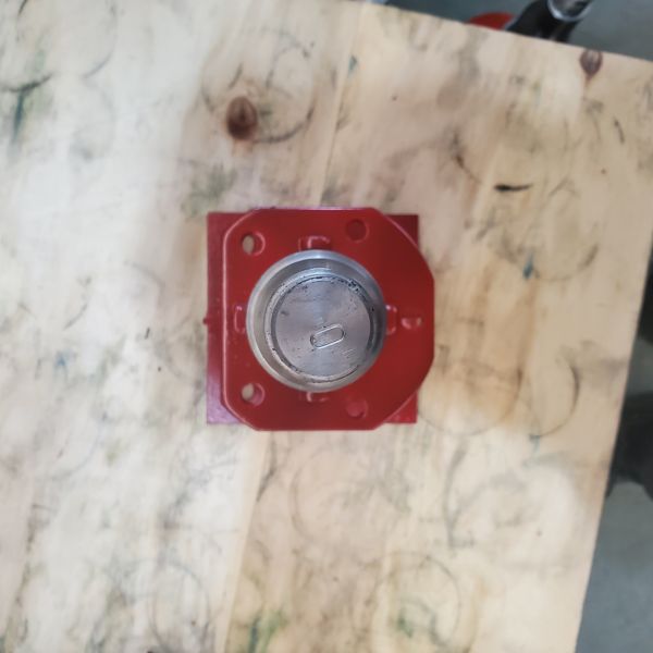 2000kg 60*300mm 12 Inch Trailer Axle Spindles With Idler Hub