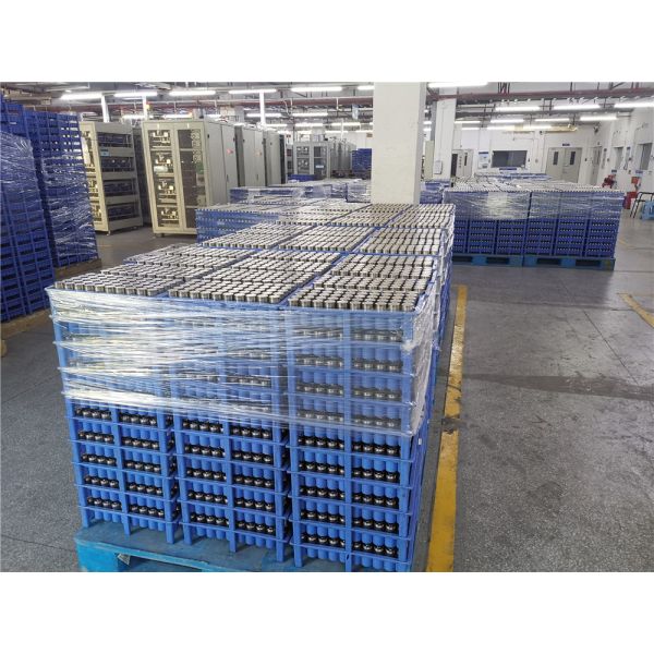 Outdoor Waterproof Solar Flood Light Integrated 6000K Light With LiFePO4 Battery