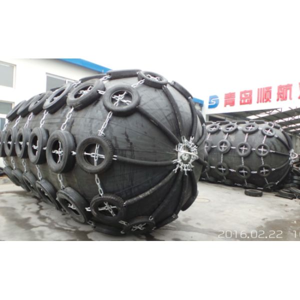 Quality Low Maintenance Pneumatic Rubber Fender CCS Certified Marine Fender for Ship Docking and Harbor Protection Applications wholesale